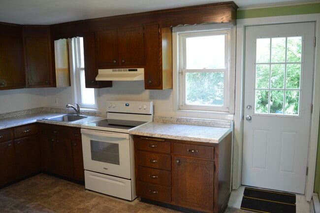 Kitchen windows / door
