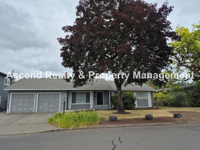 Building Photo - Available Now Prime Terra Linda Location One Level Home Large Fenced Yard & Attached Garage Walk ...