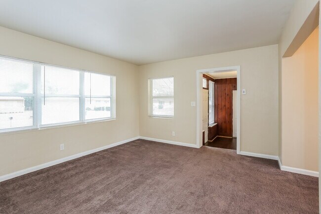Photo - 7812 Denham Rd E