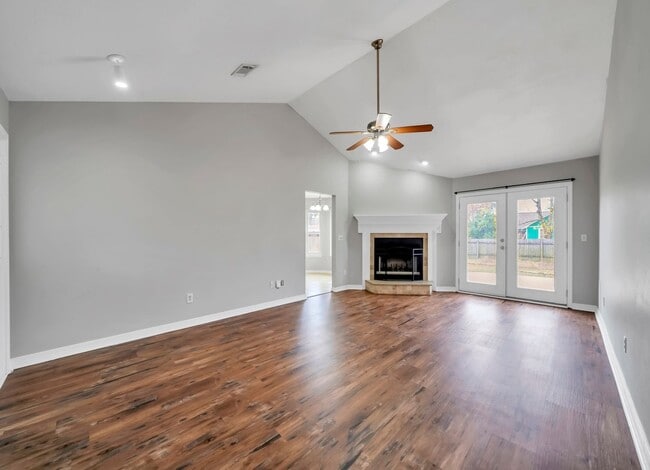 Photo - Charming East Navarre Home