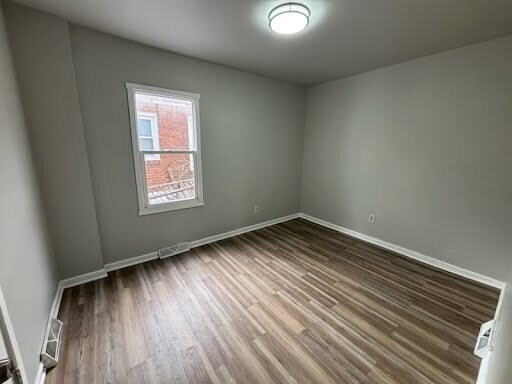 Photo - 758 Durbin St