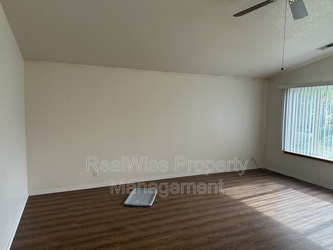 Photo - 2210 SW Bridge St