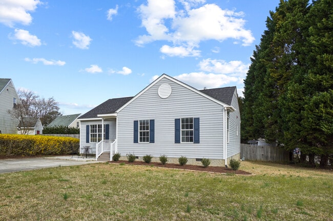 Photo - 800 Napleton Cir