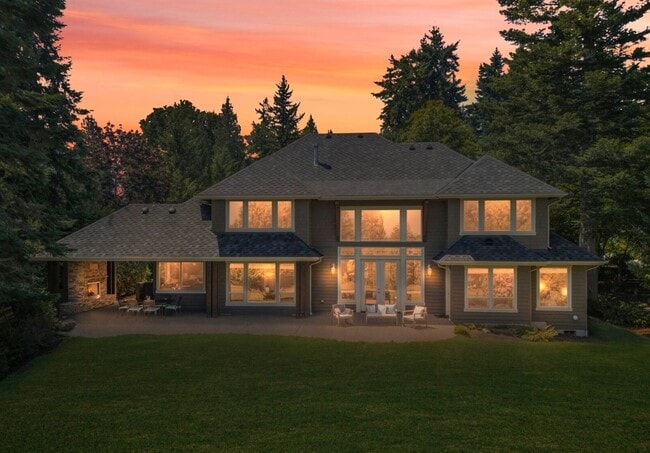 Building Photo - Beautiful Home in Semiahmoo!