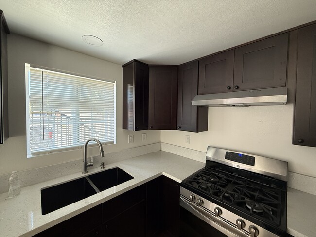 Building Photo - 8004 Towne Ave Unit Towne 8004