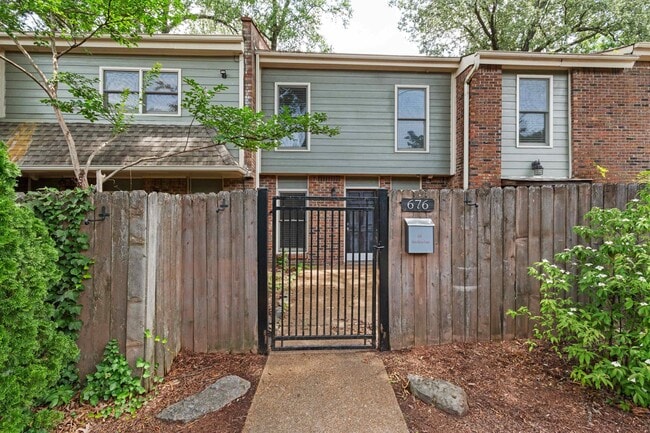 Photo - 676 Hotchkiss Ln