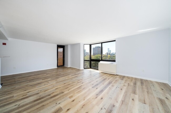 Photo - 700 Grove St