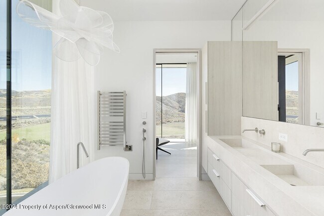 Photo - 580 Medicine Bow Rd