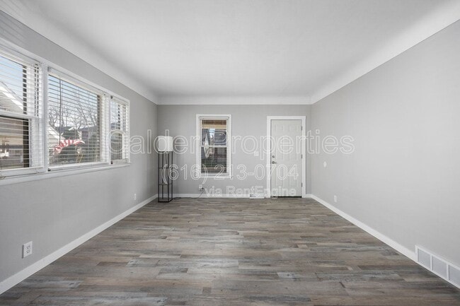 Photo - 1635 Cleveland Ave SW