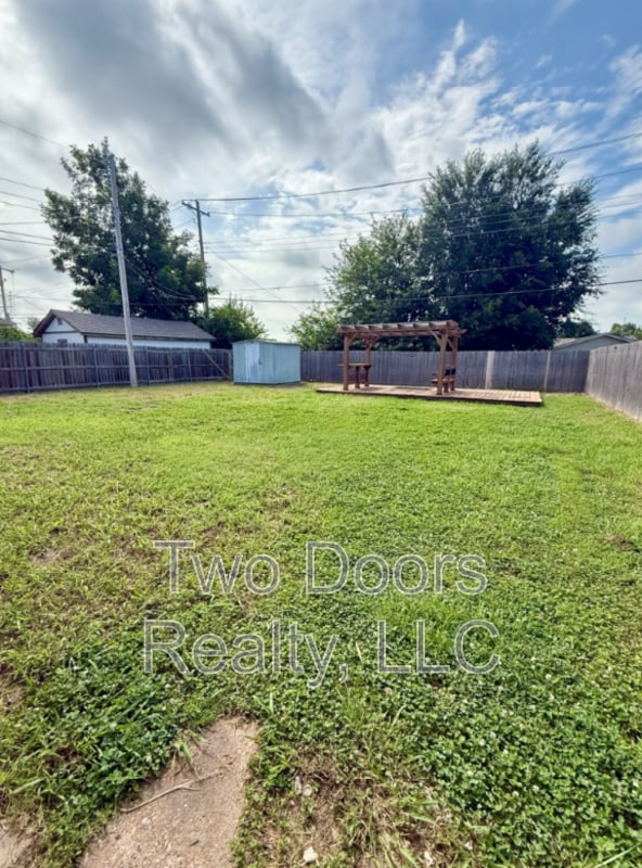 Photo - 952 NW 6th St