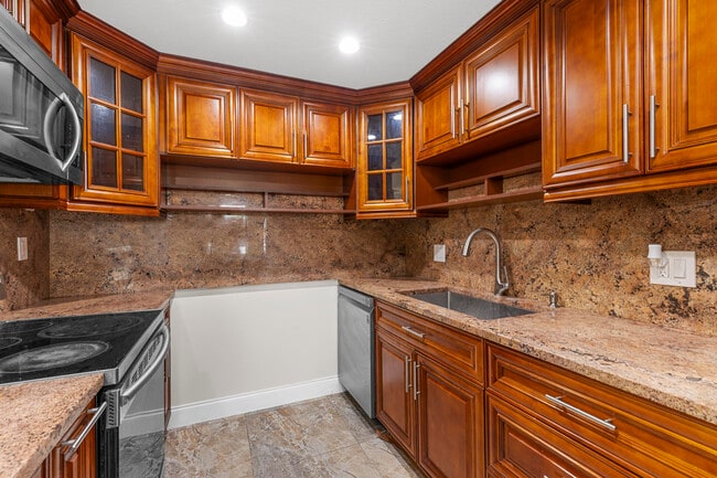 Photo - 111 Lake Ave Unidad 8