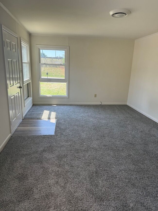 Photo - Adorable Duplex with New Flooring! - Lawncare Included!