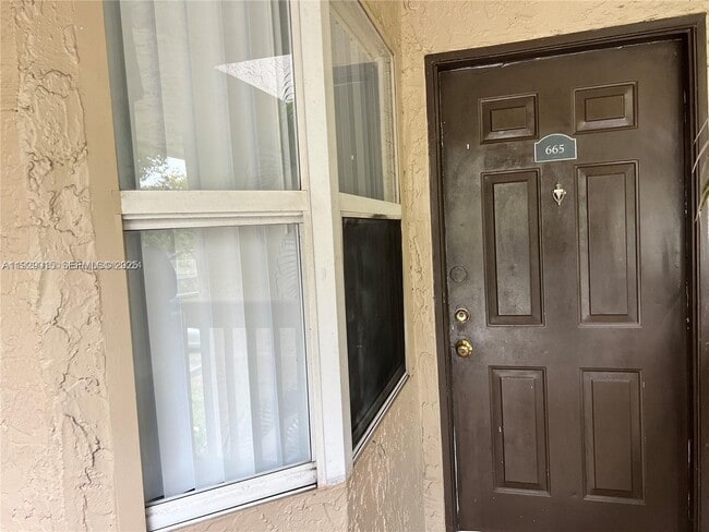 Photo - 665 SW 113th Way Unidad 665