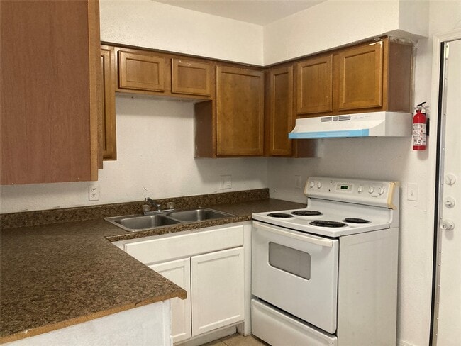 Photo - 7201 Hallshire Dr Unidad 122