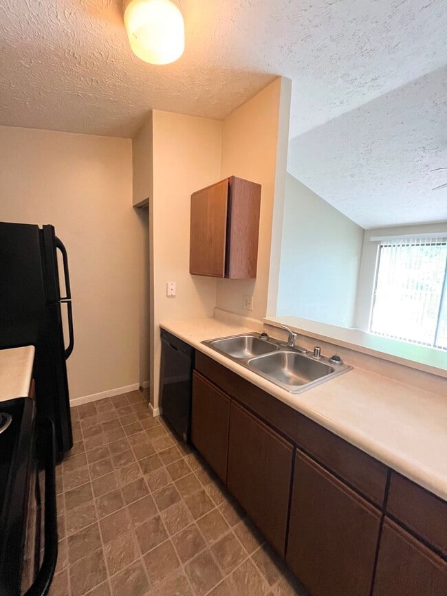 Photo - Beautiful 2BR/2BA Condo with Pool, Fitness Center & Private Balcony Unit 11