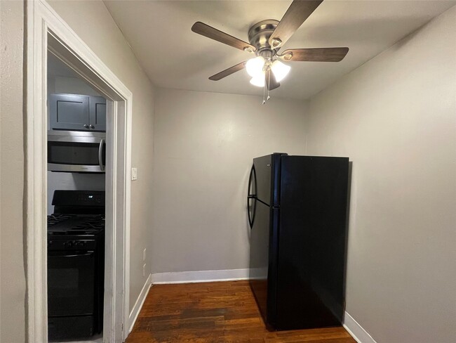 Photo - 4221 Lamar St