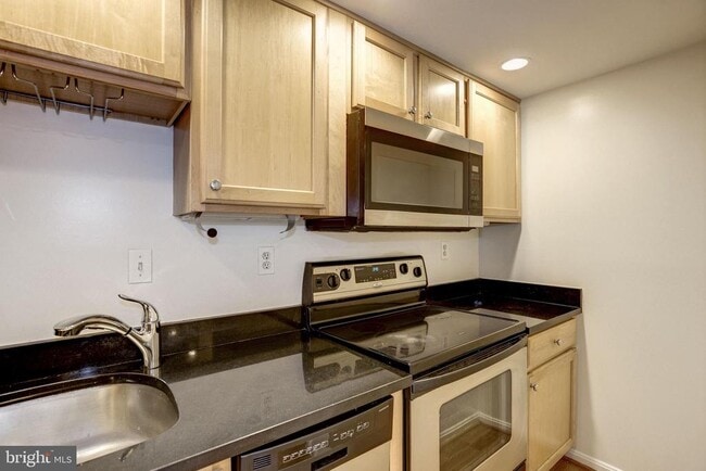 1133 13th St NW Unit 802