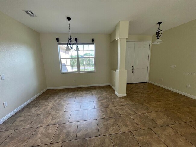 Photo - 497 MacArthur Dr