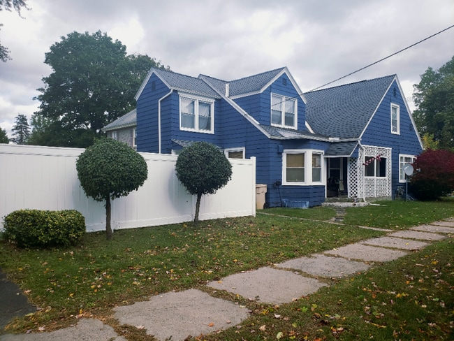 Building Photo - 6 Newton St