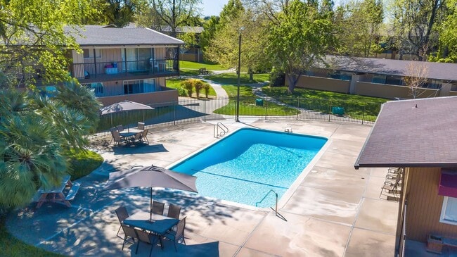 Garden Club Apartments