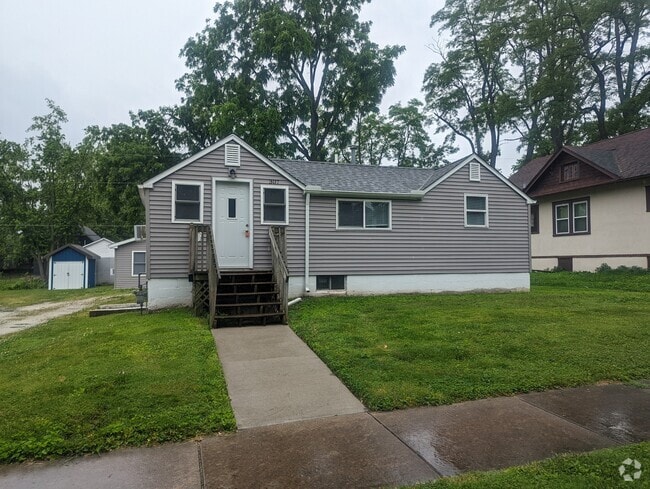 Building Photo - 307 W Ells Ave Rental