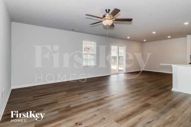 Photo - 125 Hazelnut Wy