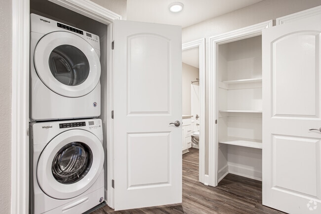 2BR, 1BA - 800SF