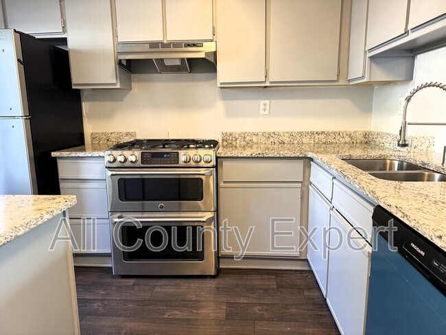 Photo - 862 Regal Path Ln