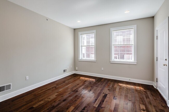 Photo - 2631 Catharine St Unit B