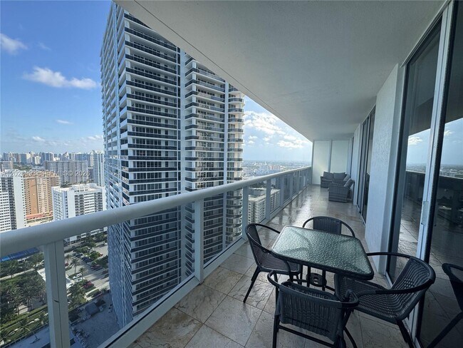 Photo - 1830 S Ocean Dr Unidad 3003