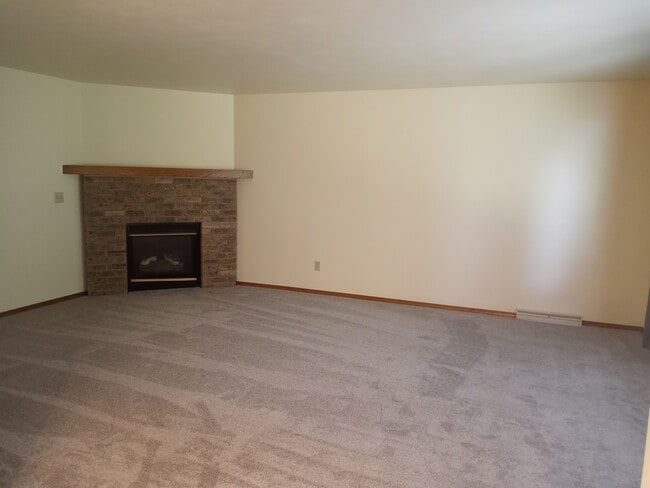 Building Photo - W3181 Westowne Ct