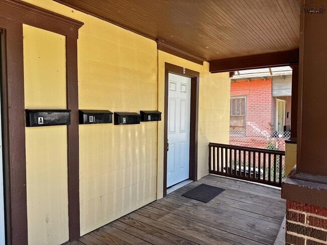 Photo - 2007 10th St