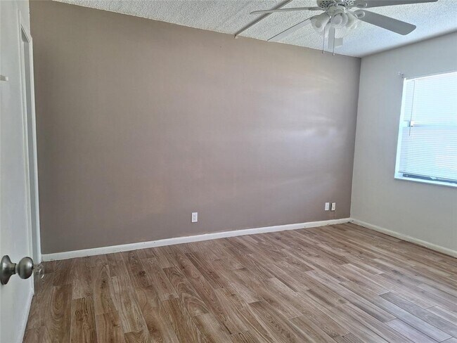 Photo - 10037 Winding Lake Rd Unit 102