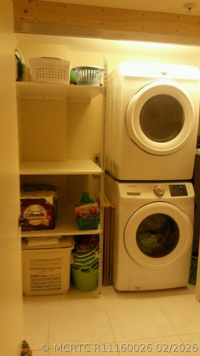 1301 Seafarer Cir Unit 402