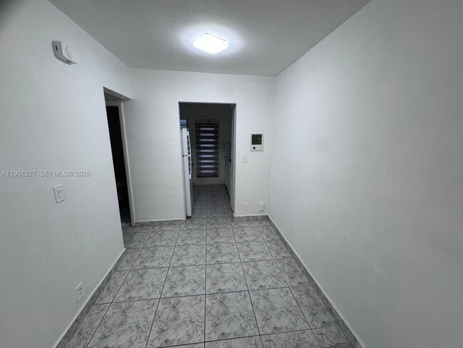 Photo - 7840 Harding Ave Unidad 2