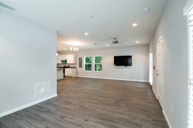 834 SW 9th St
