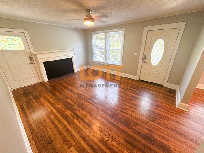 Photo - 106 E C Ave