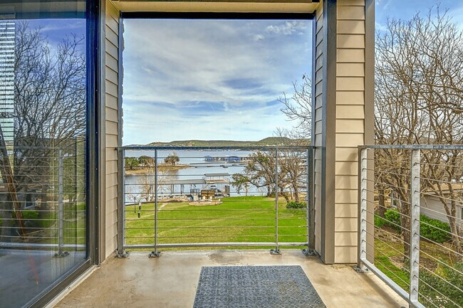 The Hudson on Lake Travis (WATERFRONT!)