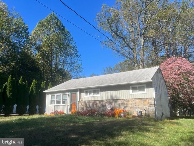 Building Photo - 518 Media Line Rd