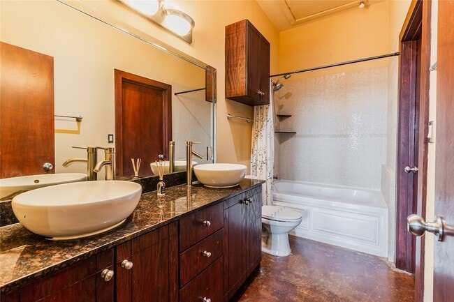 Photo - 2205 McKinney St Unidad 306