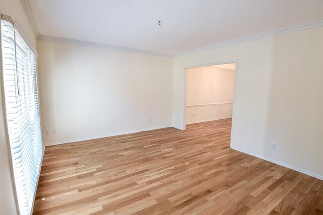 Photo - 1865 Oak Tree Hollow