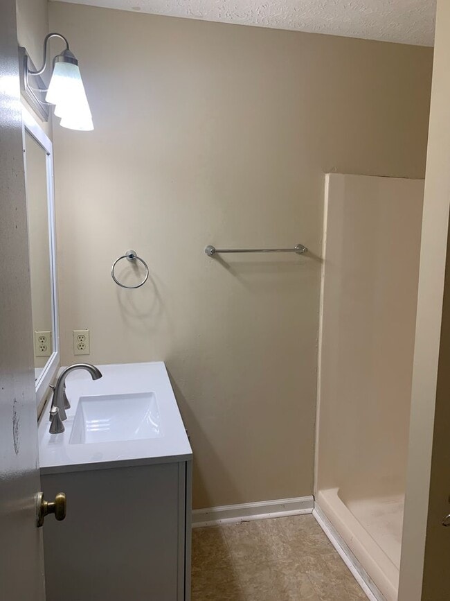 Photo - 3 Bedroom, 2 Bath in Rockingham