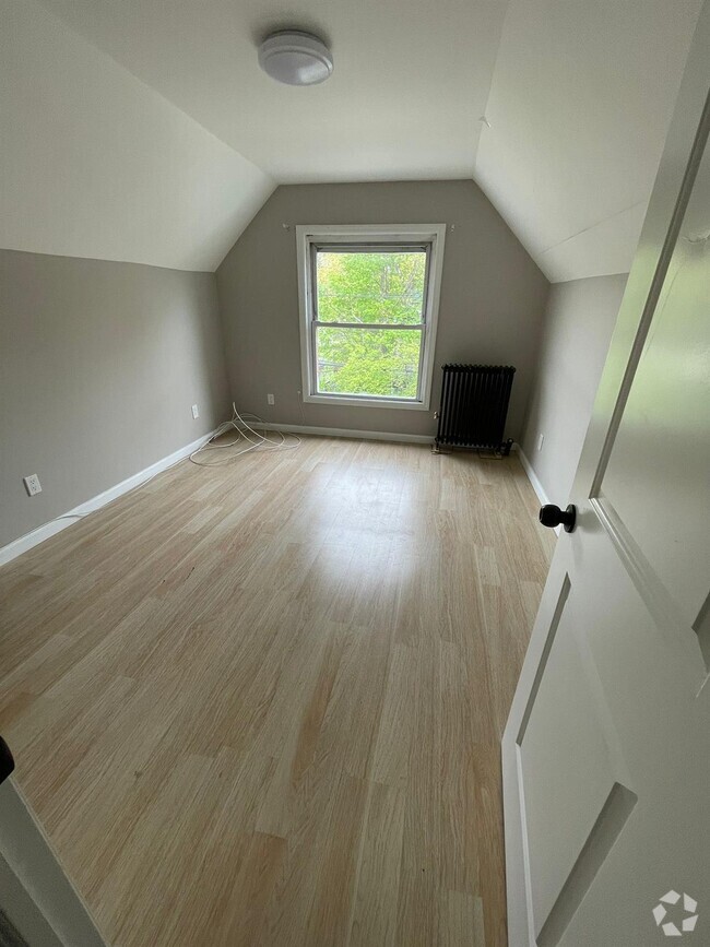 Building Photo - 487 Van Cortlandt Park Ave Rental