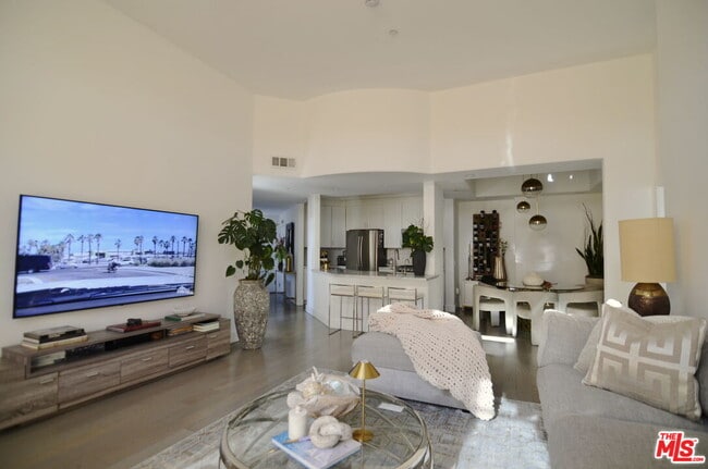 Building Photo - 5703 Laurel Canyon Blvd Unit 304 Rental