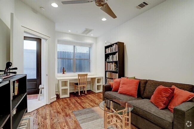 Building Photo - 1706 Southmore Blvd Rental