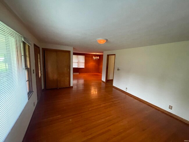 Photo - 2513 E 8th St