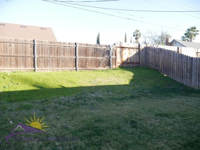 Photo - 2 Bed 1 Bath 827 Sq. Ft. Citrus Heights Duplex in Sunrise Estates