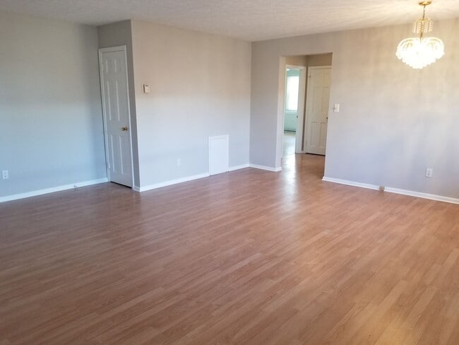 Photo - 13789 Cedar Rd