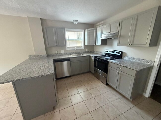 Photo - 124 Hampton Dr