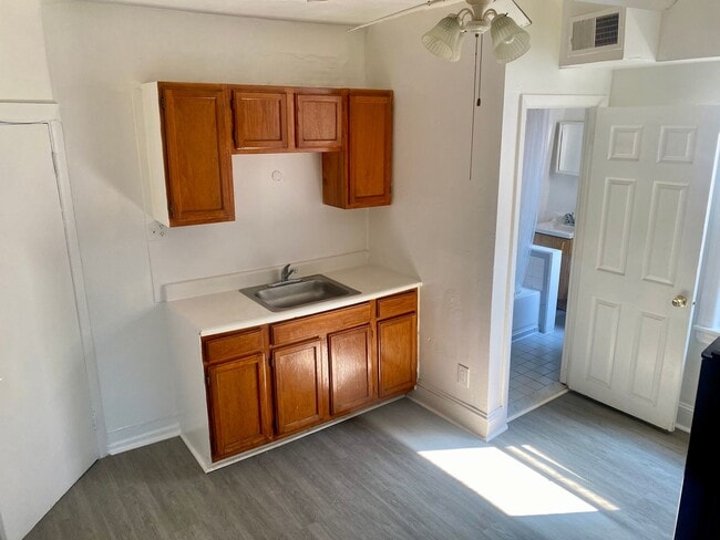 Building Photo - East Parkside Building Unit 3 Rental